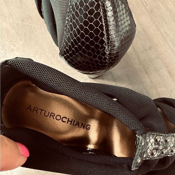 Arturo Chiang black, strappy leather high heel sandals. - Picture 2 of 7